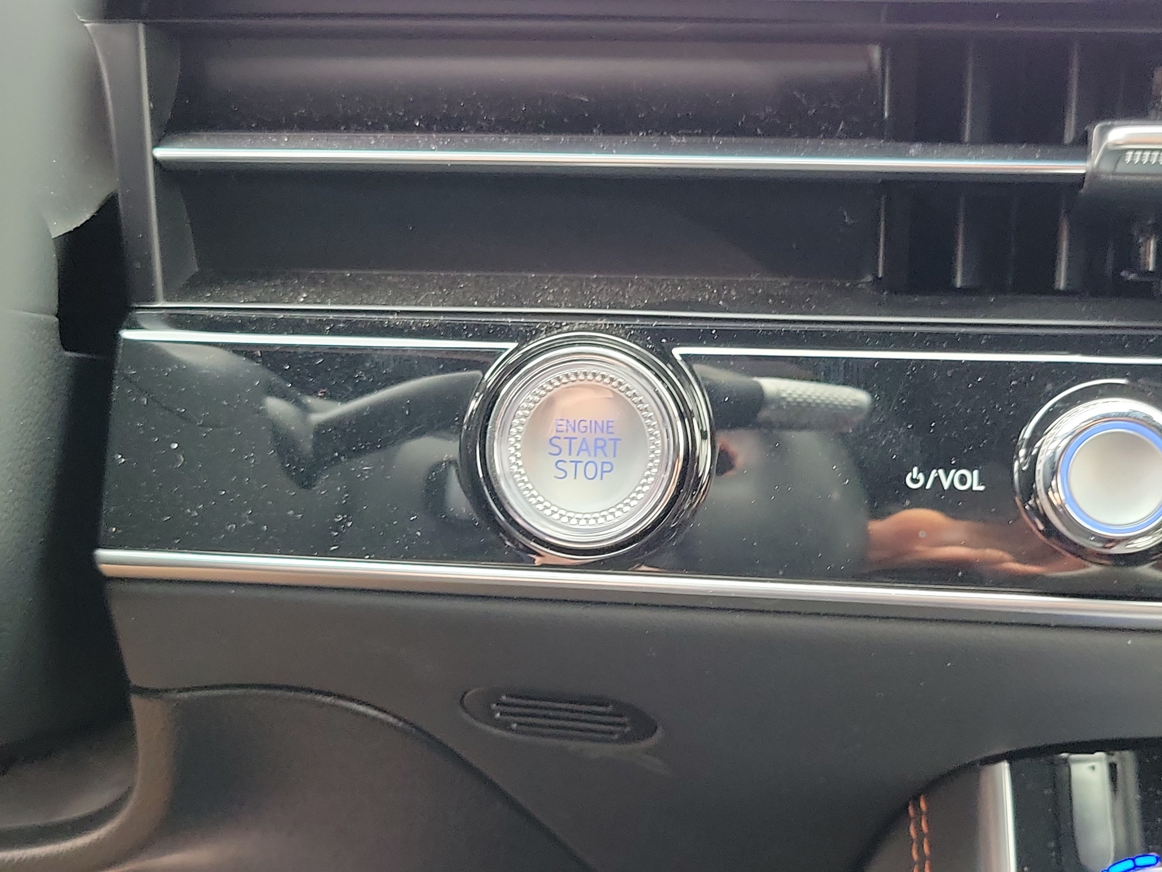 Certified 2026 Genesis GV70 3.5T Sport Advanced AWD/4WD image 19