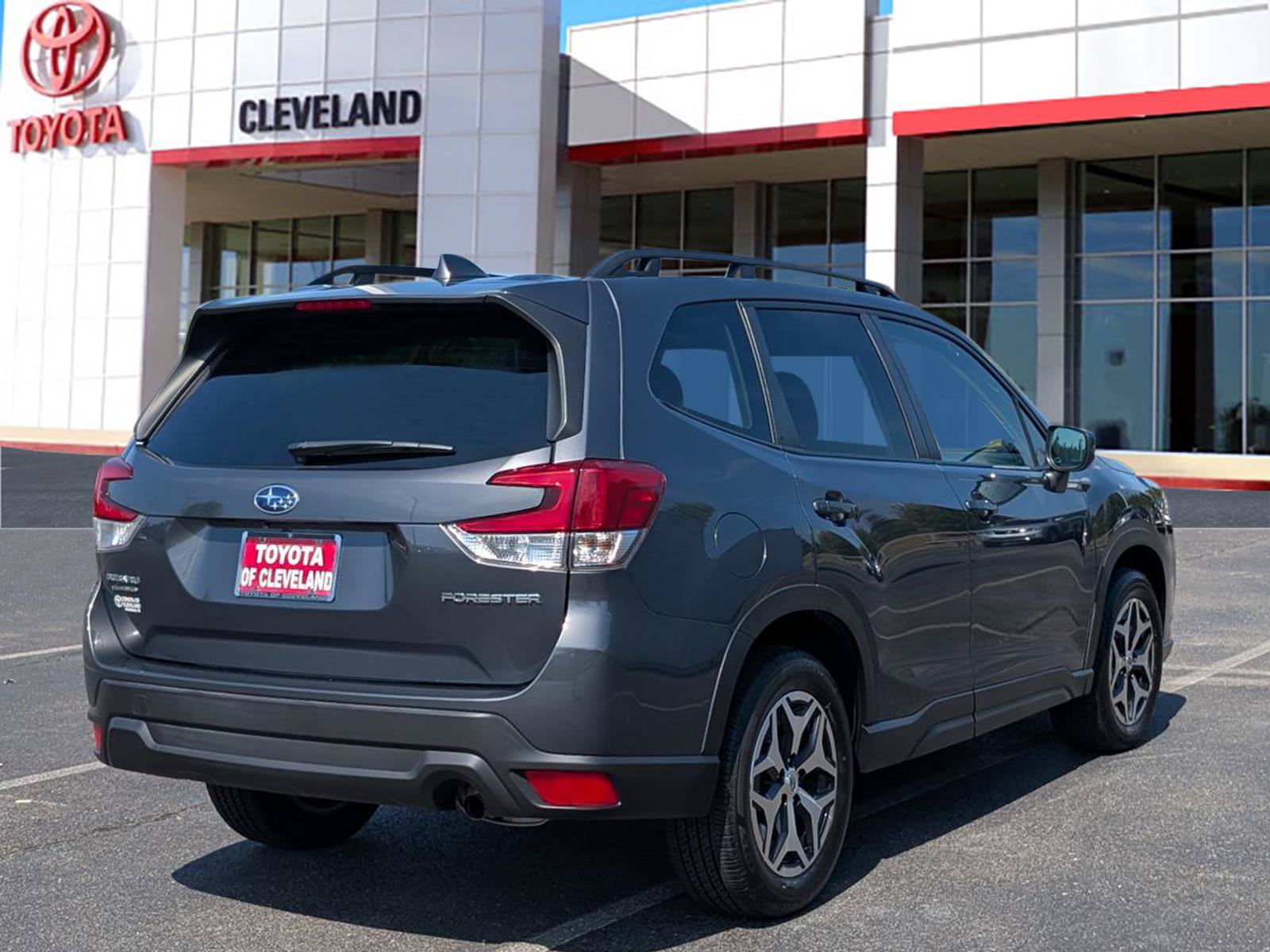 Used 2023 Subaru Forester Premium AWD/4WD image 7