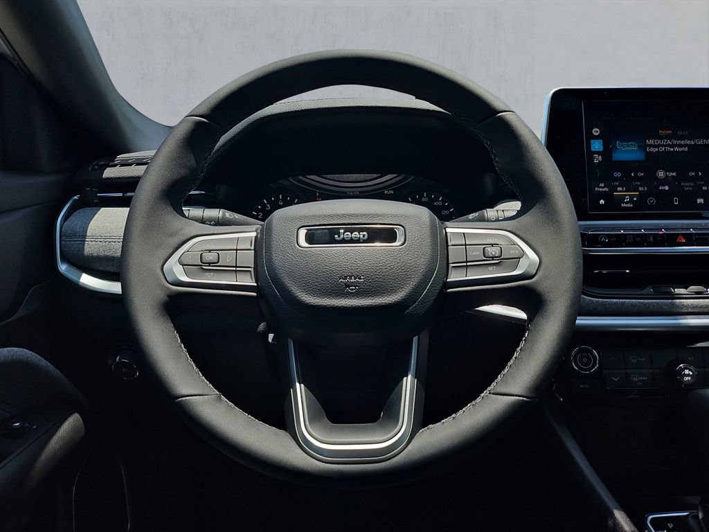 New 2025 Jeep Compass Latitude image 12