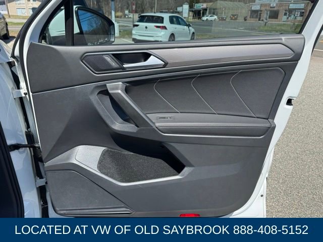 Used 2022 Volkswagen Tiguan SE w/ Panoramic Sunroof Package image 27