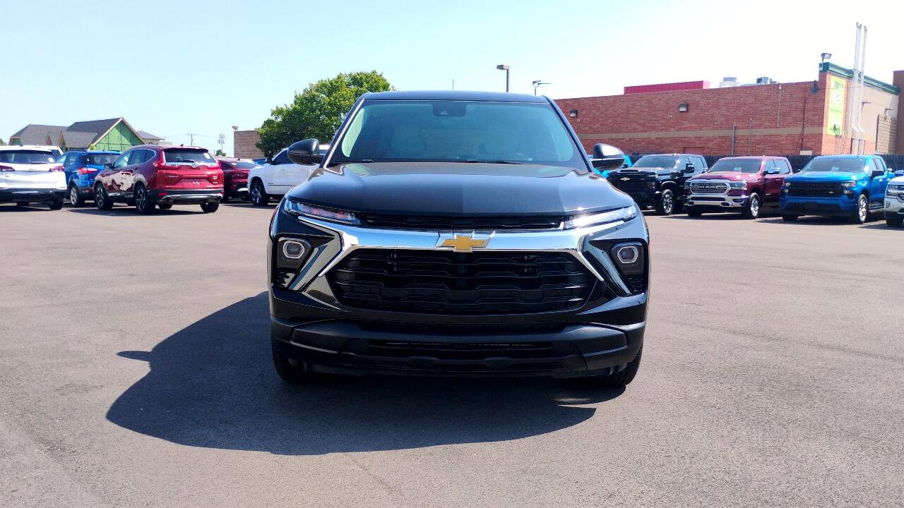 Used 2025 Chevrolet TrailBlazer LS w/ LS Convenience Package image 2
