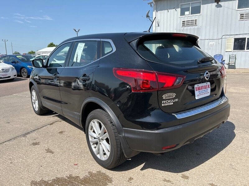 Used 2019 Nissan Rogue Sport S w/ Appearance Package image 3
