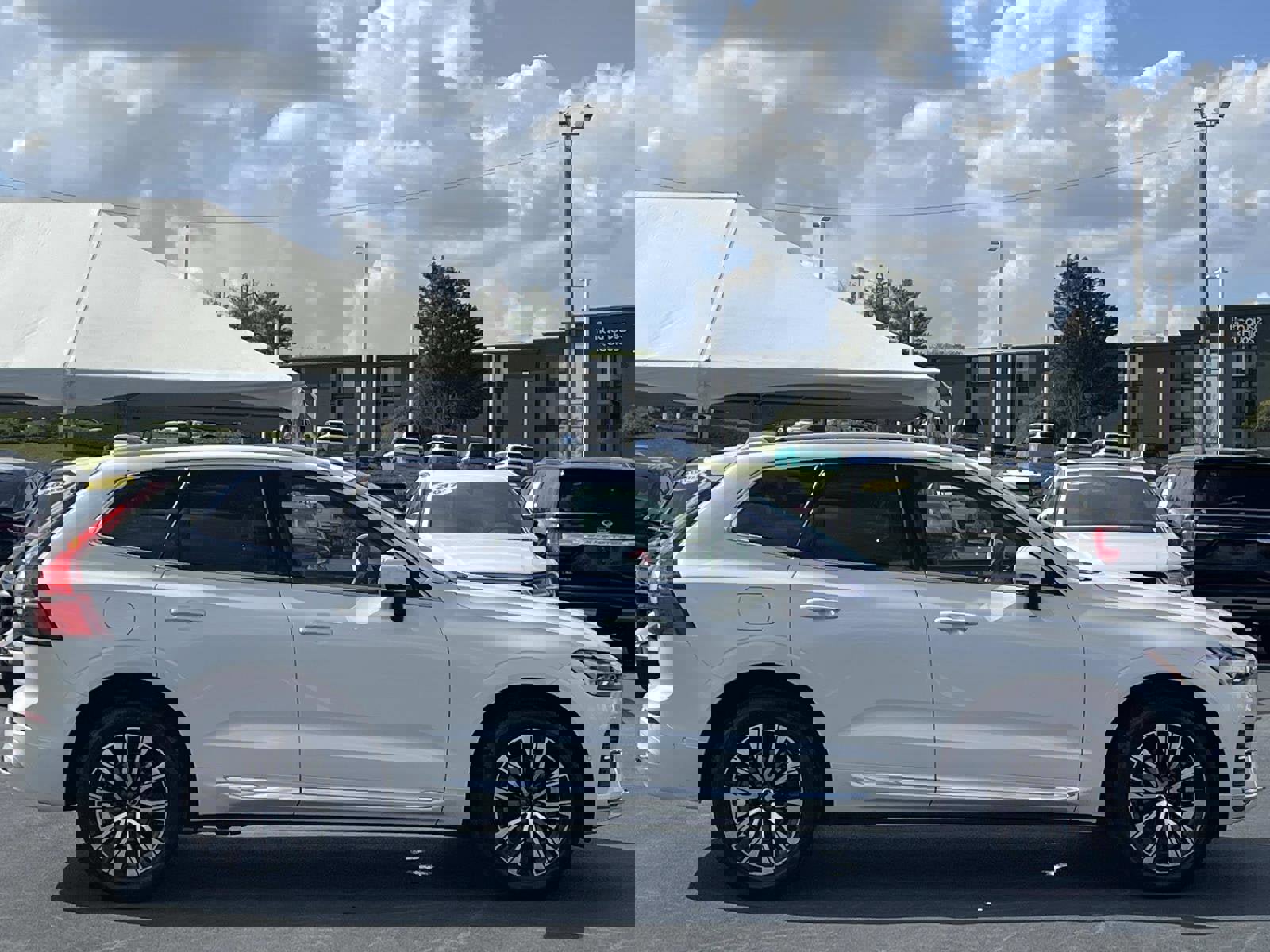 Certified 2023 Volvo XC60 B5 Plus w/ Climate Package AWD/4WD image 8