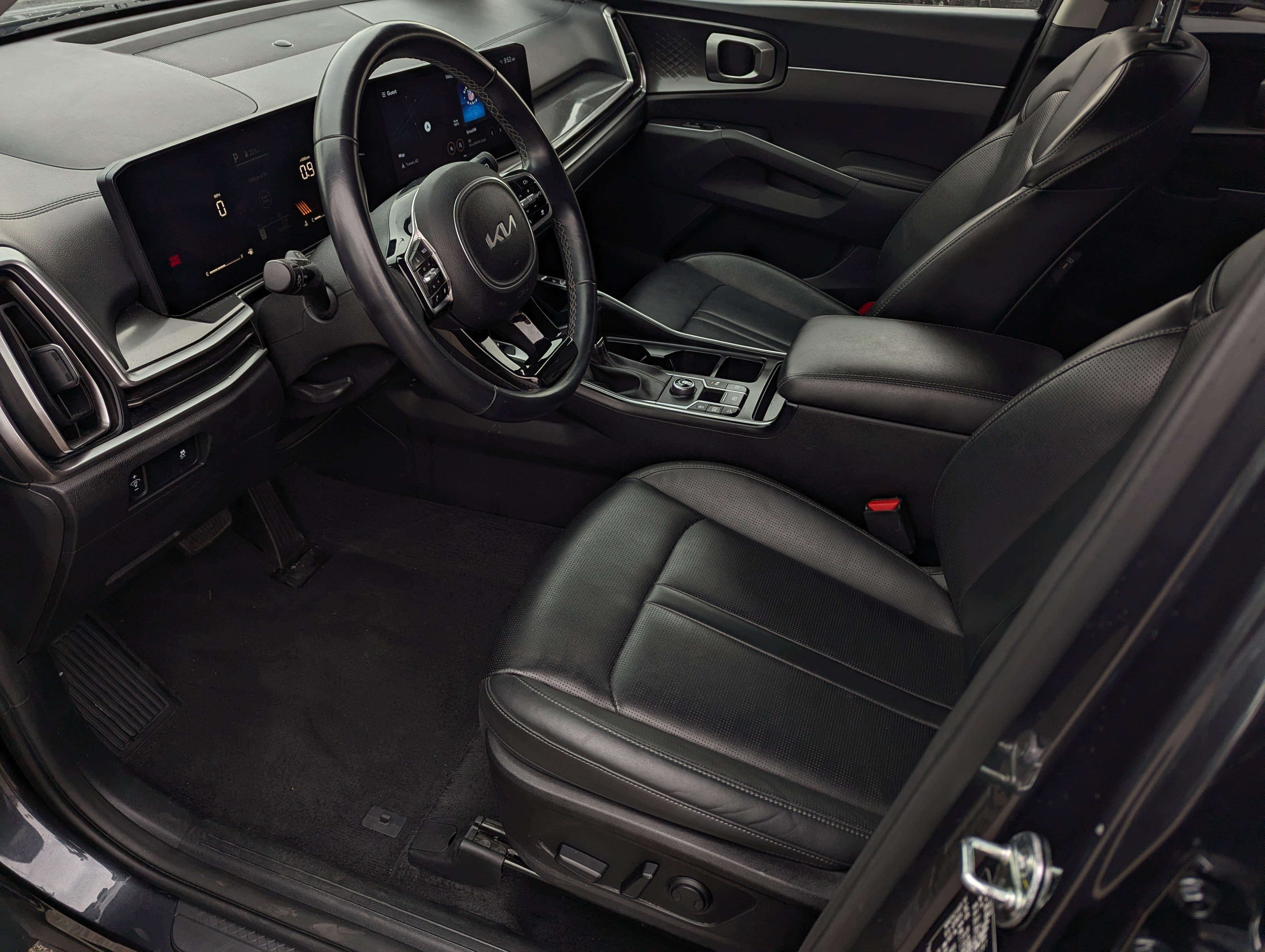 Used 2024 Kia Sorento S image 9