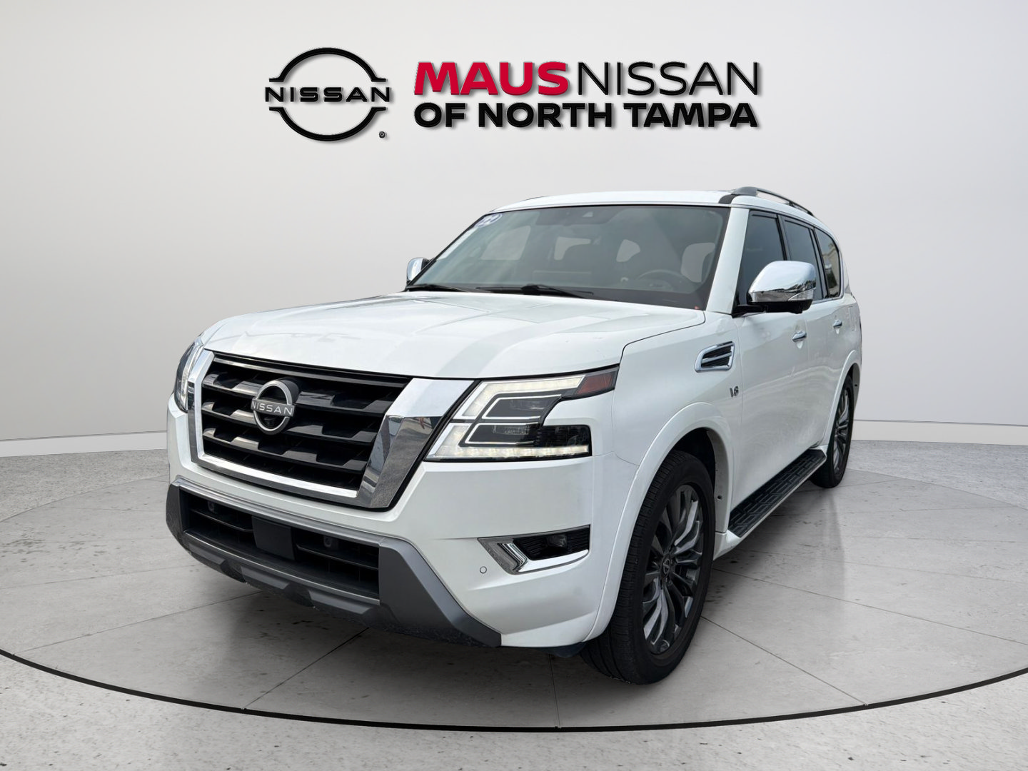 Used 2022 Nissan Armada Platinum w/ Captain's Chairs Package RWD image 3