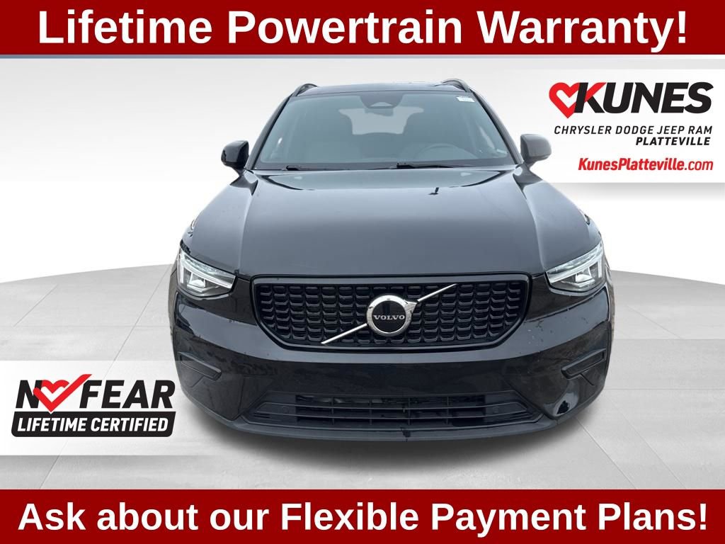 Used 2024 Volvo XC40 B5 Core AWD/4WD image 3