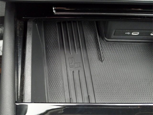 Used 2025 Volkswagen Atlas SE image 25