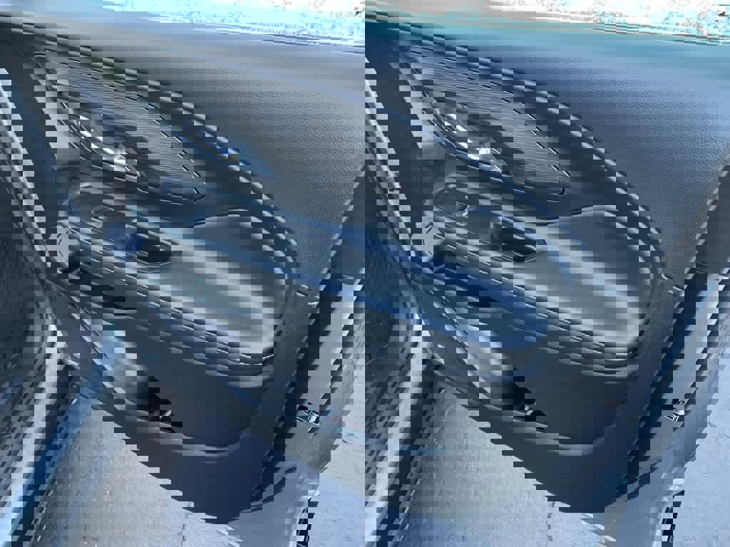 Used 2024 GMC Terrain SLT w/ Infotainment Package II image 14