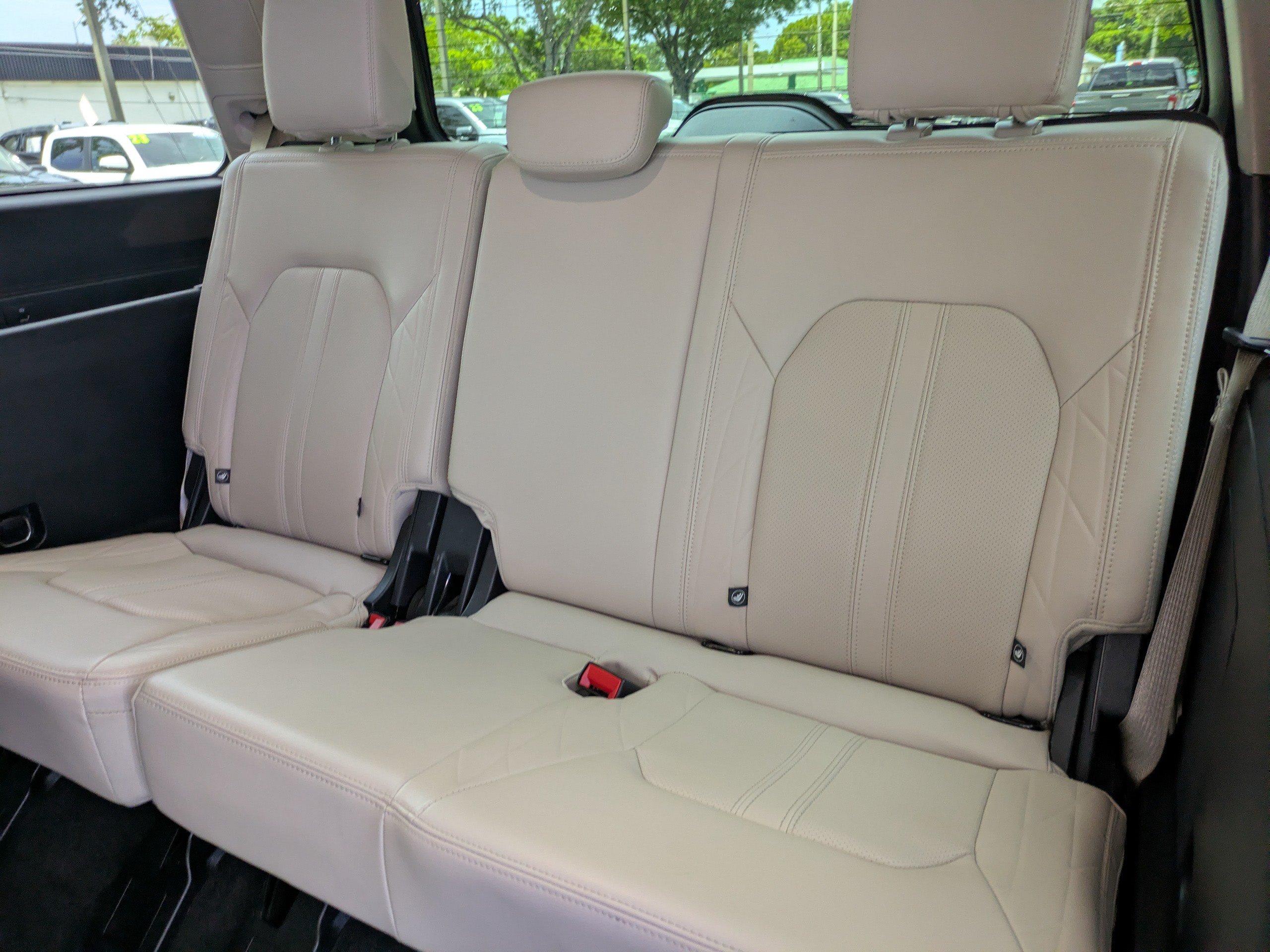 Used 2022 Ford Expedition Platinum AWD/4WD image 16