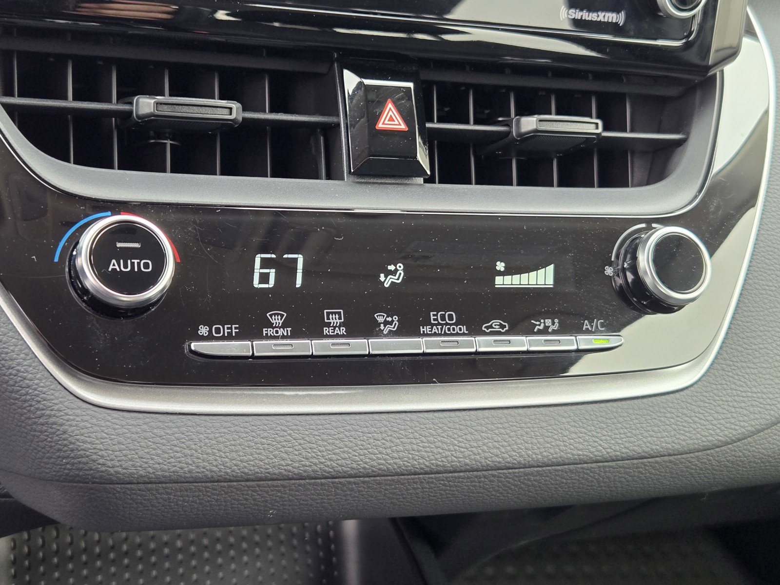 Used 2022 Toyota Corolla LE image 19