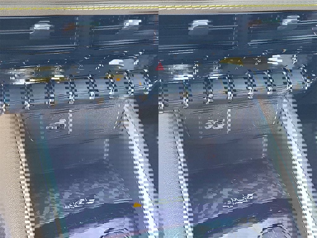 Certified 2024 Chevrolet Colorado ZR2 w/ ZR2 Convenience Package III image 27