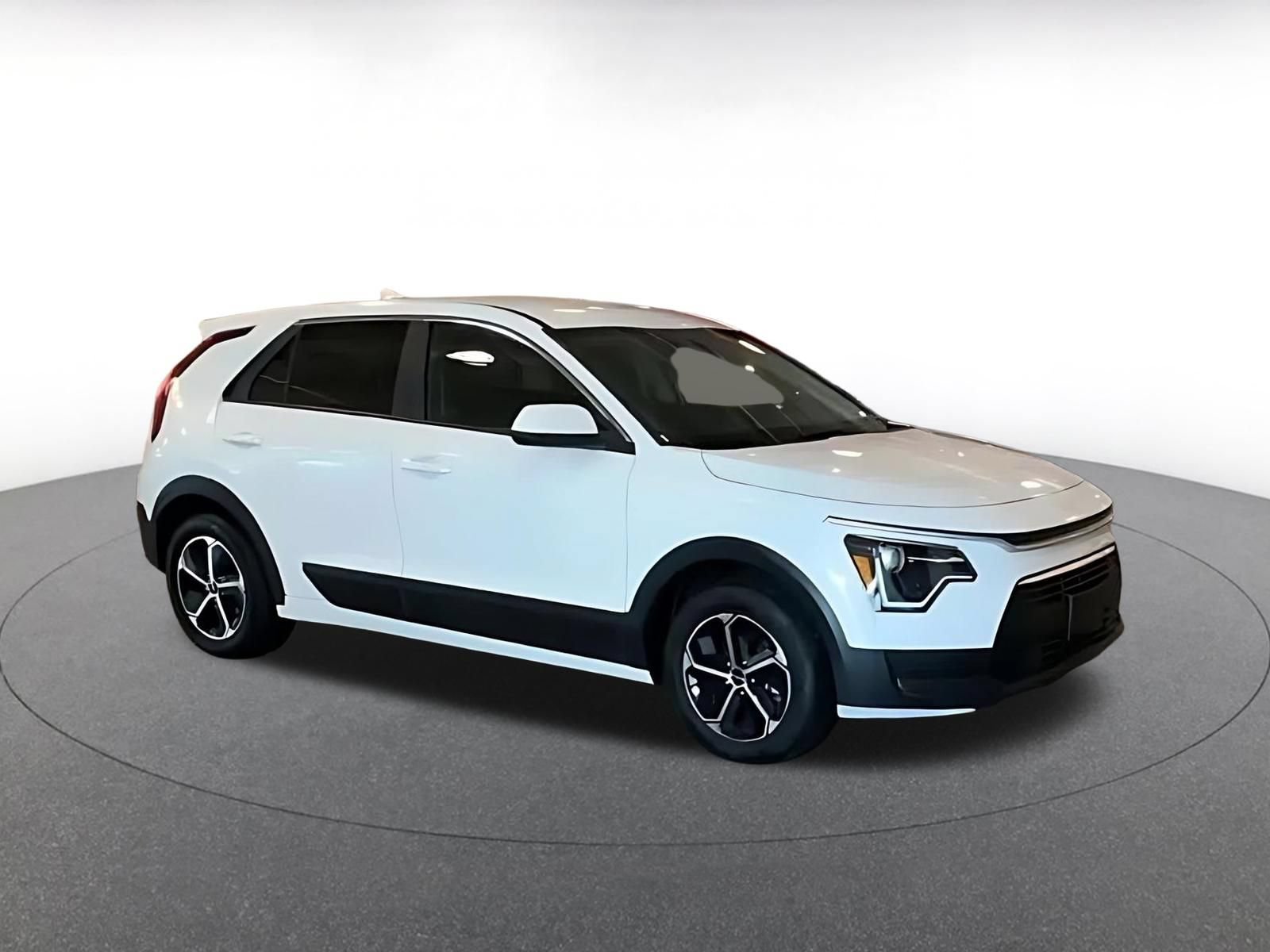 Used 2026 Kia Niro LX FWD image 2