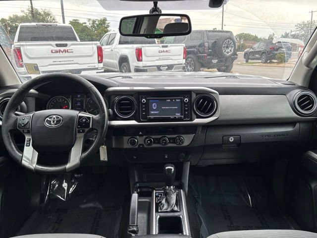 Used 2017 Toyota Tacoma TRD Off-Road AWD/4WD image 11