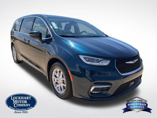 Used 2023 Chrysler Pacifica Touring-L image 1