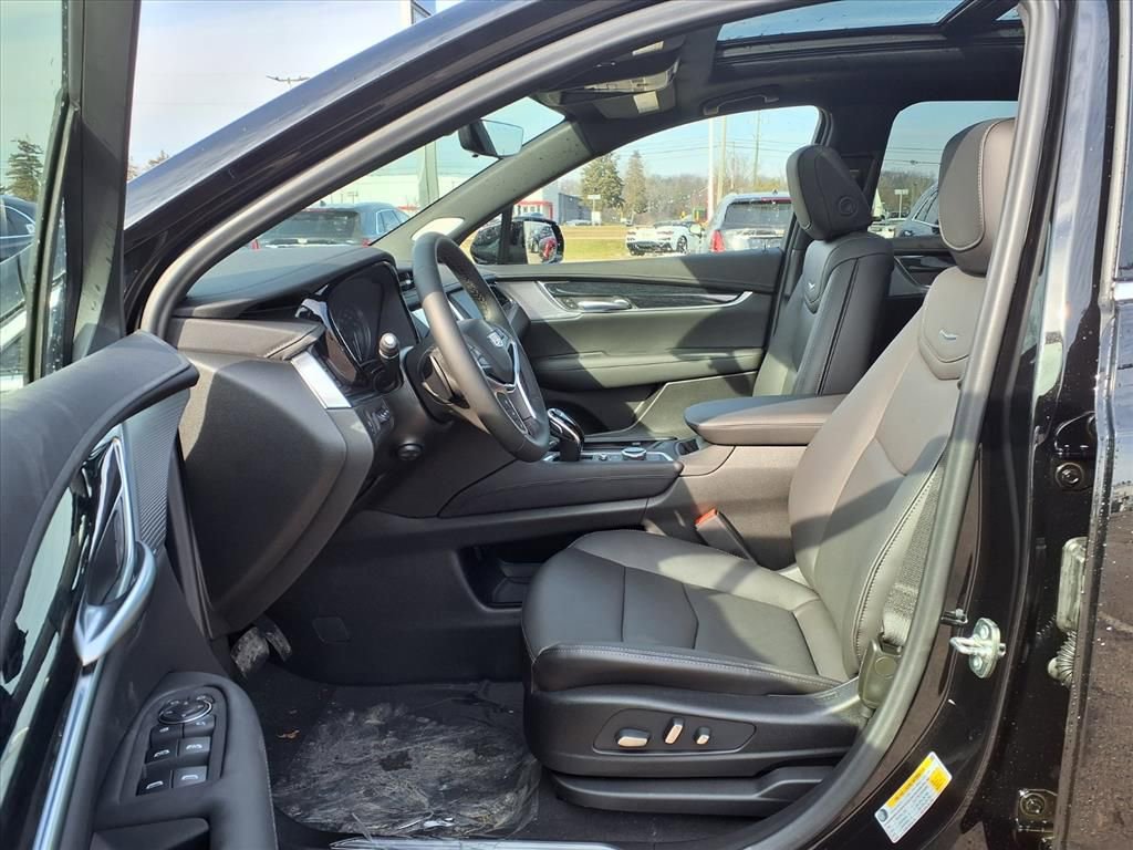 New 2026 Cadillac XT5 Premium Luxury w/ LPO, Floor Liner Package AWD/4WD image 15