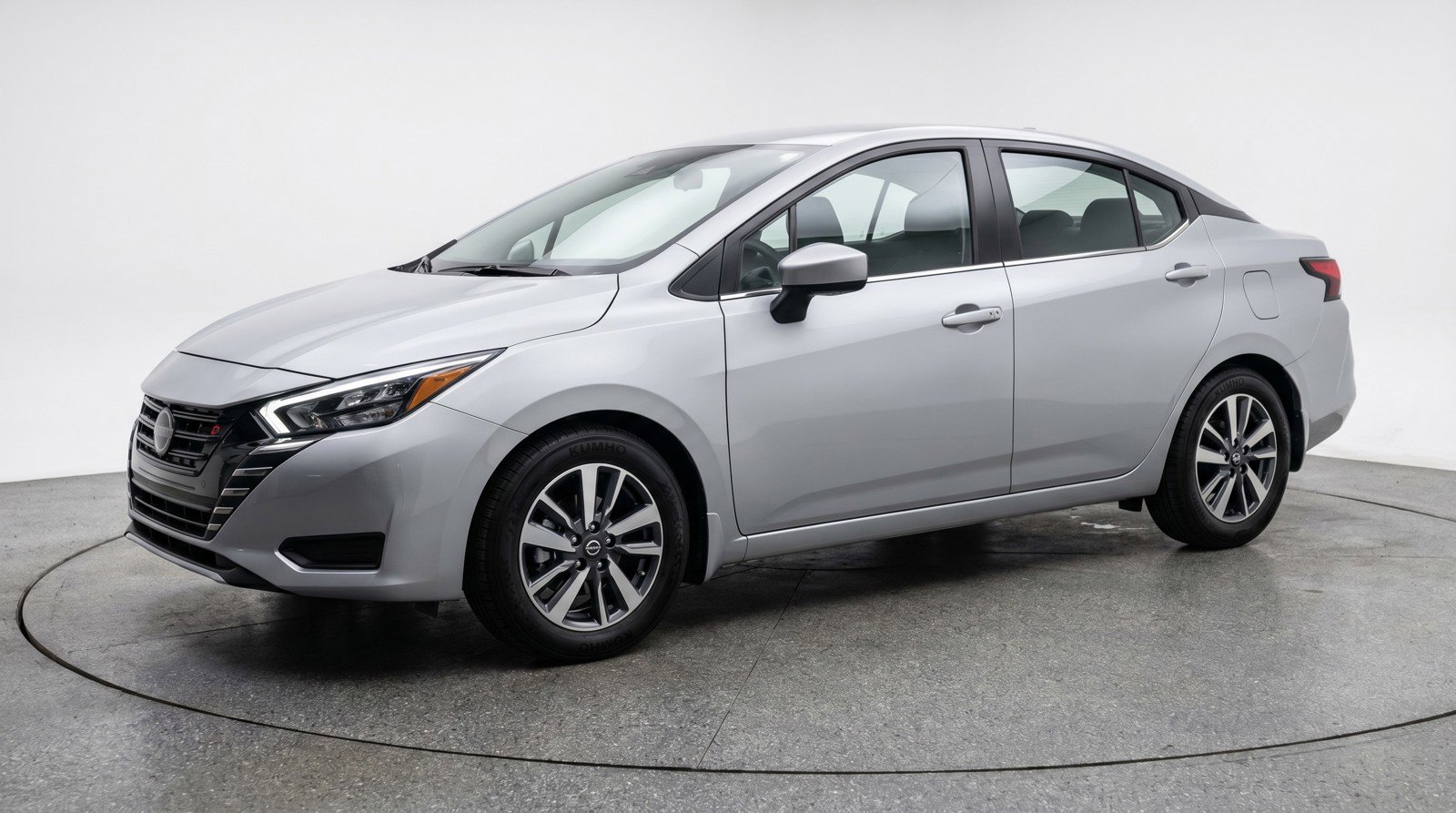 Used 2025 Nissan Versa SV FWD image 3