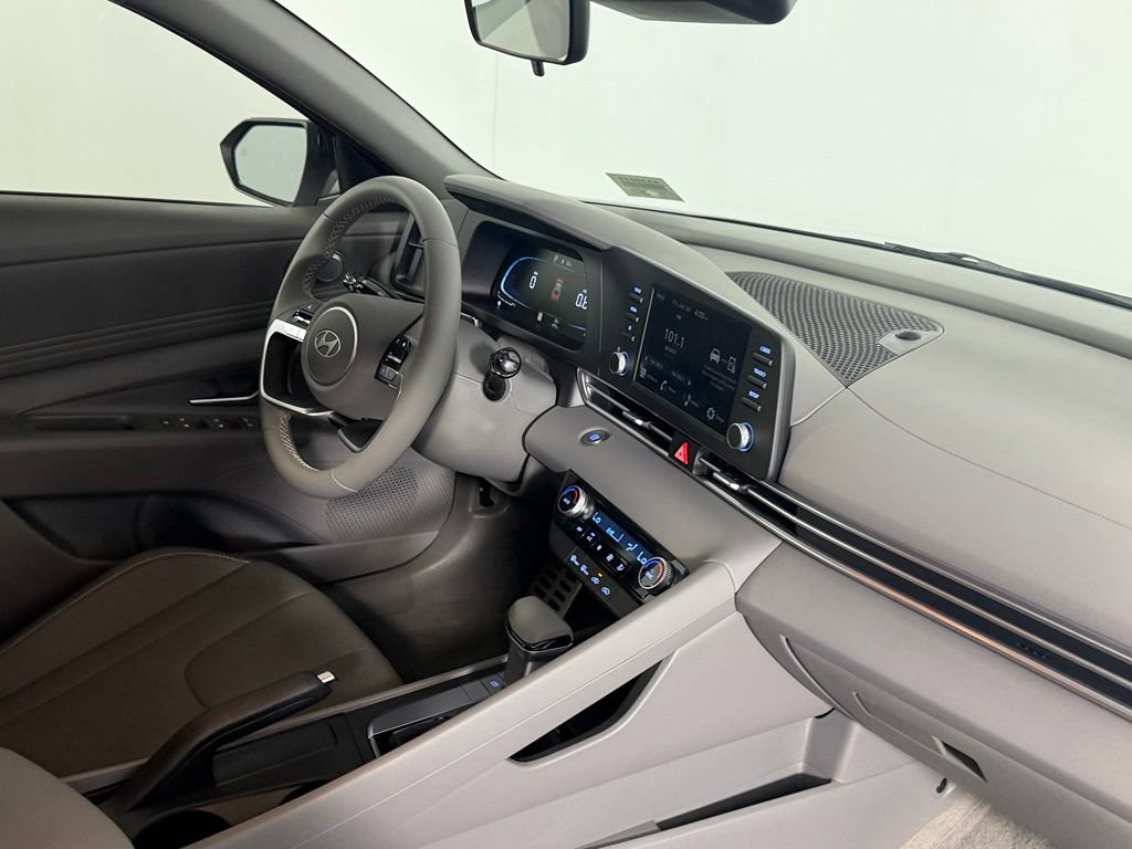 Used 2026 Hyundai Elantra Sport FWD image 31