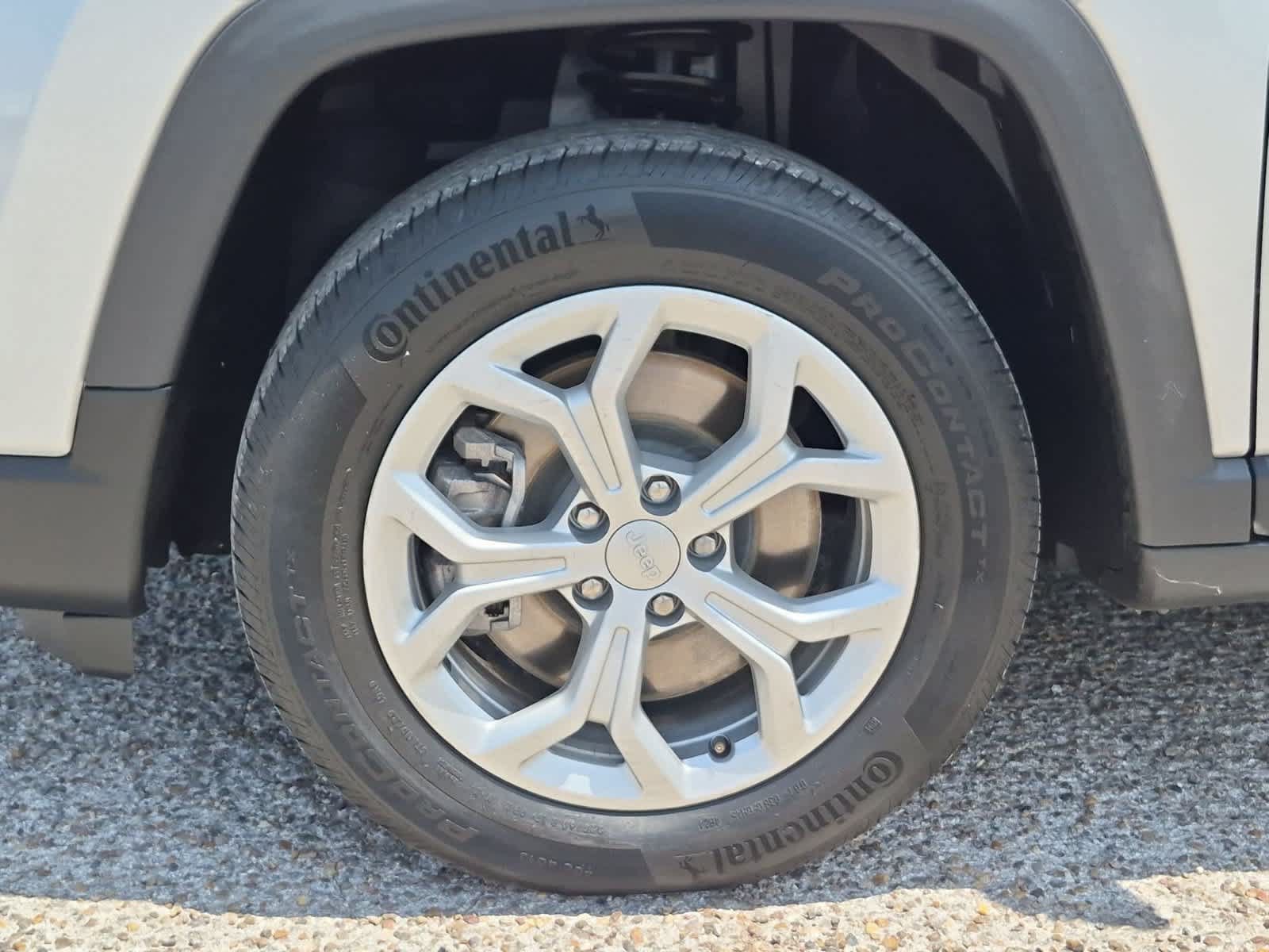 Used 2024 Jeep Compass Latitude AWD/4WD image 31