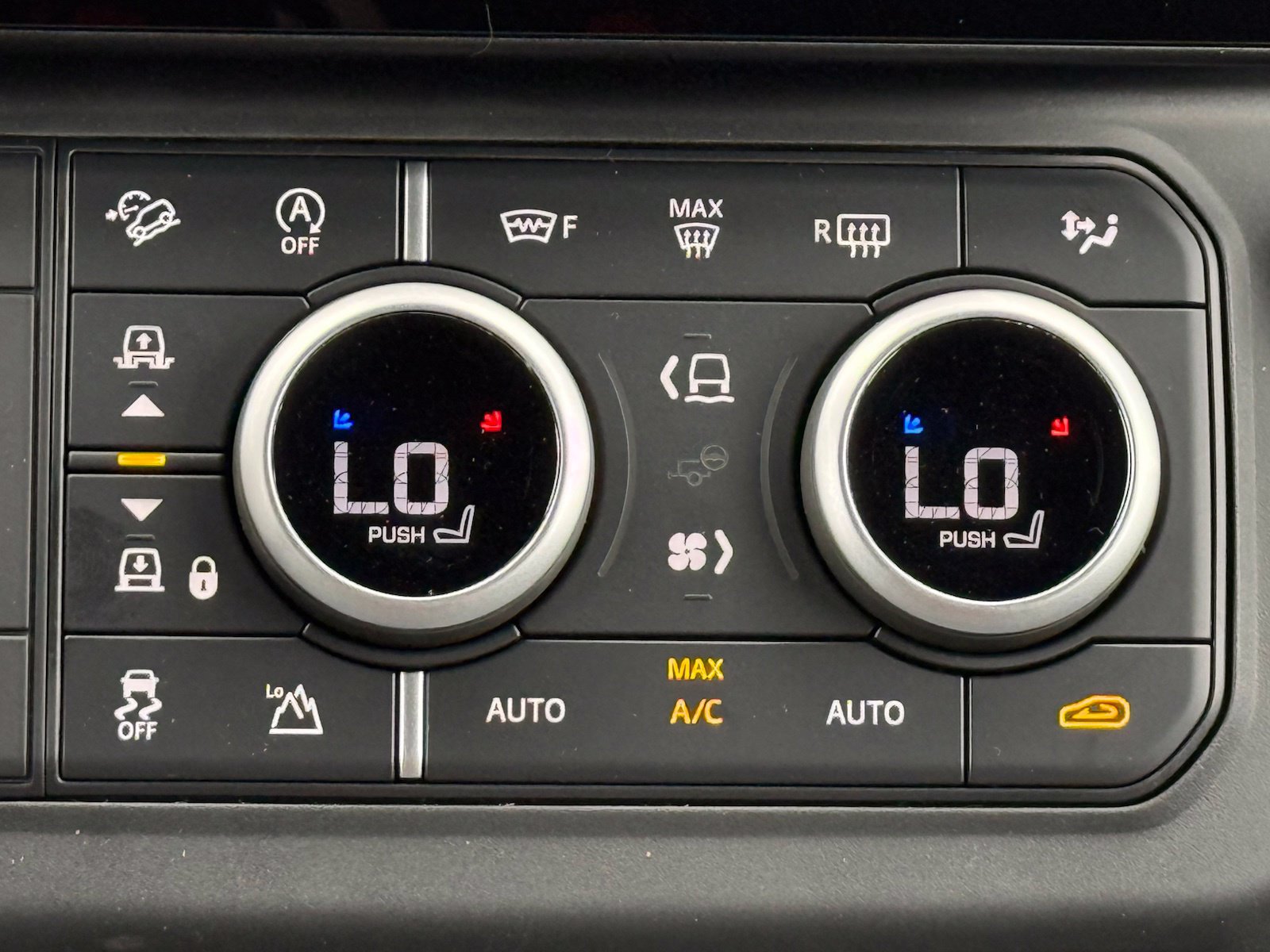 New 2026 Land Rover Defender 110 S AWD/4WD image 24