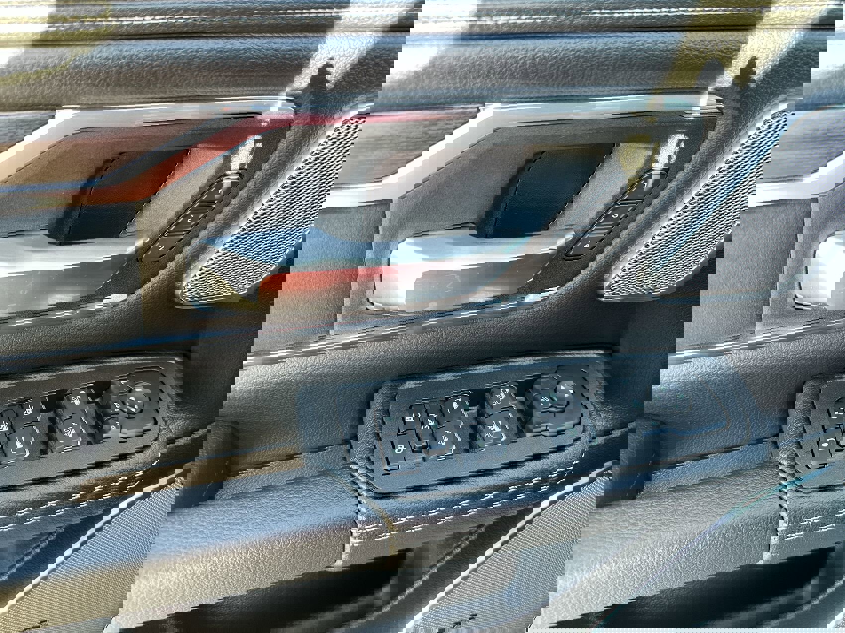 Used 2025 RAM 1500 Laramie w/ Night Edition image 13