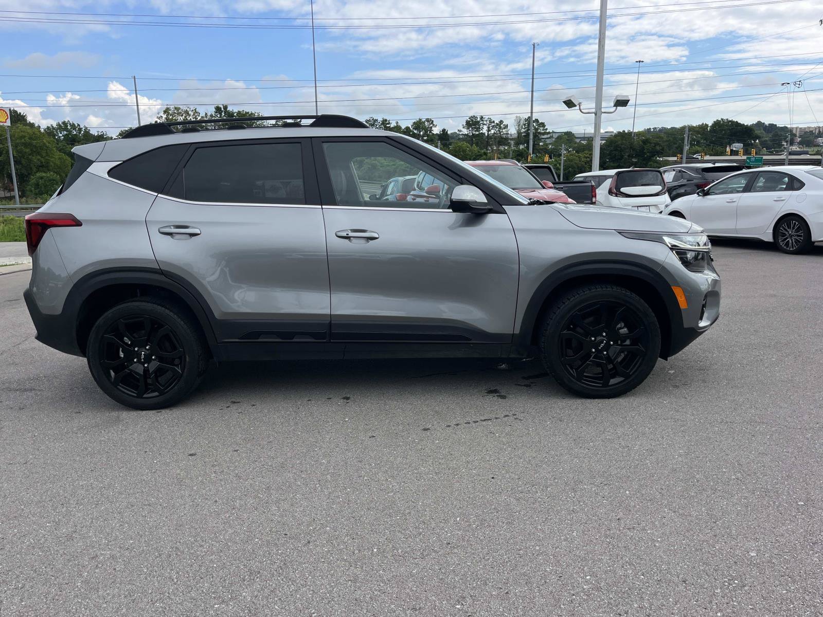 Used 2024 Kia Seltos X-Line AWD/4WD image 2