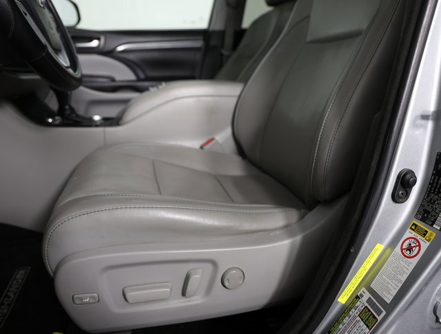 Used 2018 Toyota Highlander FWD V6 image 12