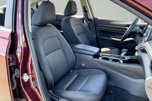 Used 2024 Nissan Altima 2.5 SV FWD image 27