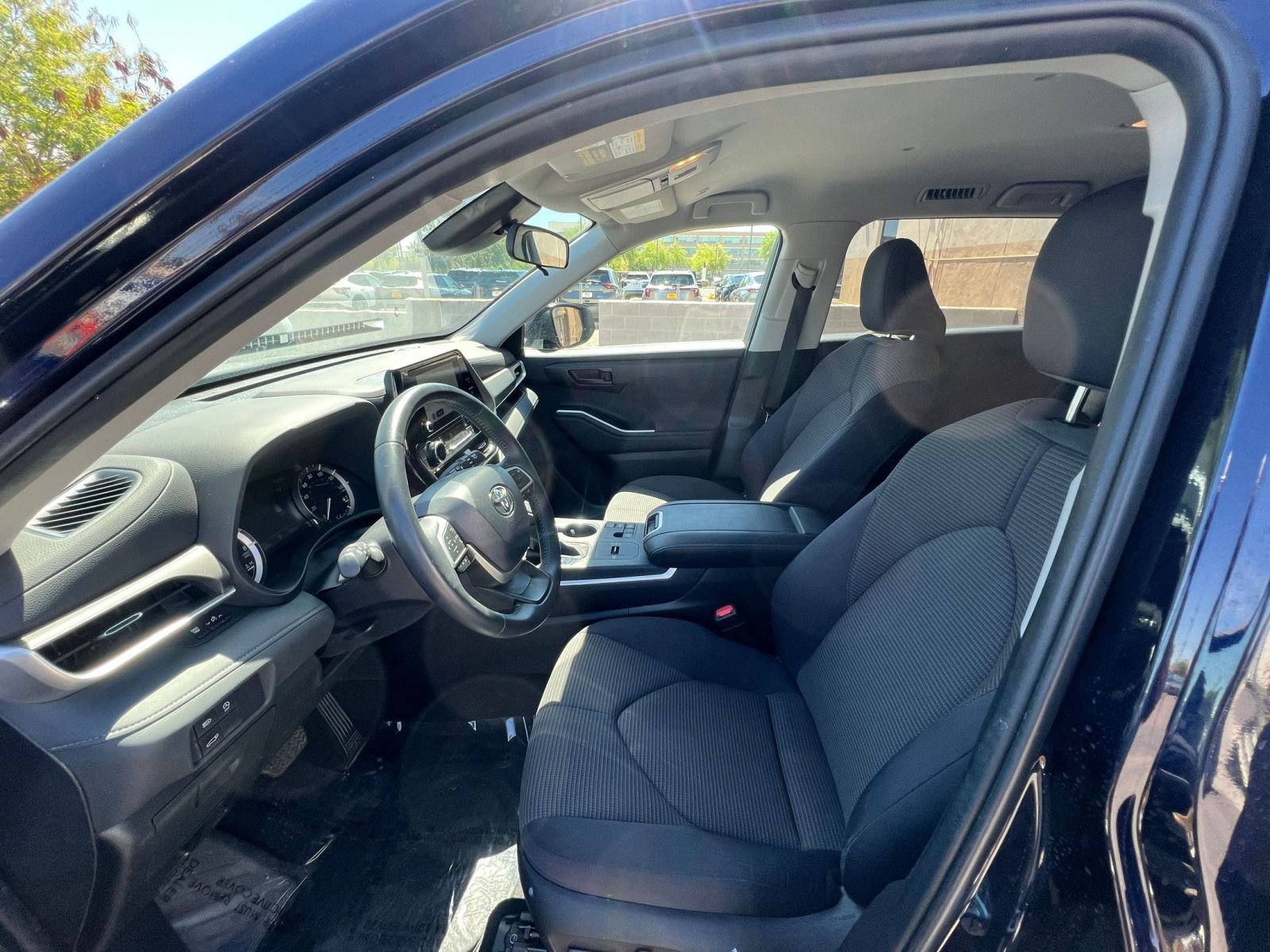 Used 2025 Toyota Highlander LE image 29