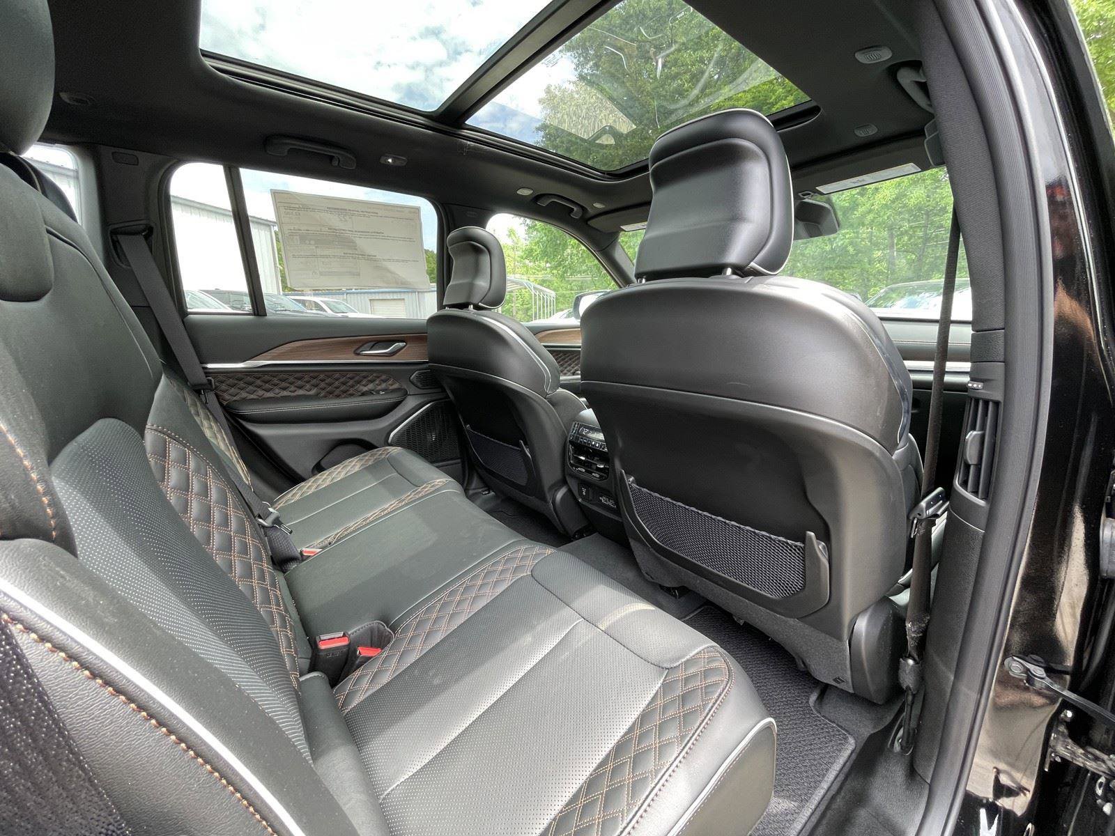 Used 2025 Jeep Grand Cherokee Summit w/ Adv Protech Group IV AWD/4WD image 48