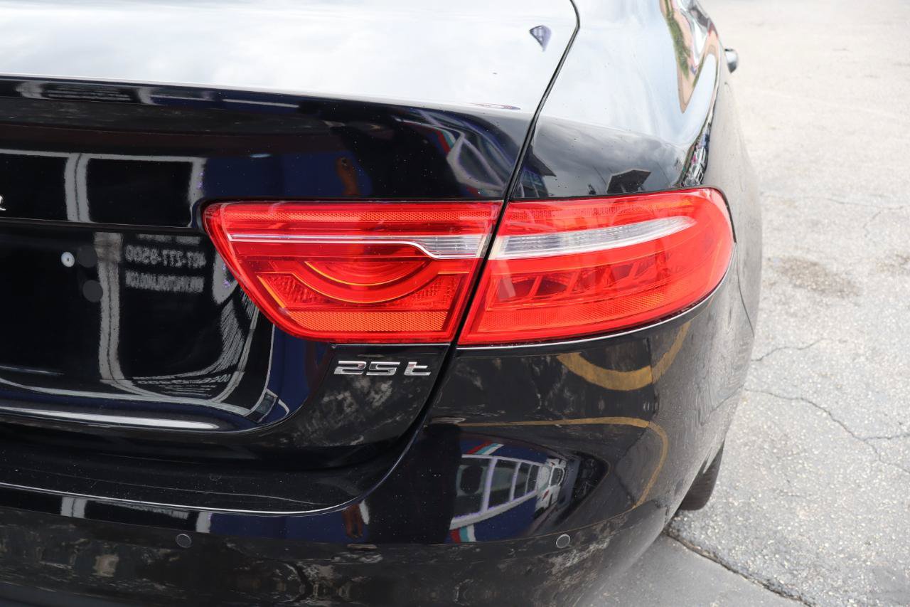 Used 2018 Jaguar XE Prestige RWD image 12
