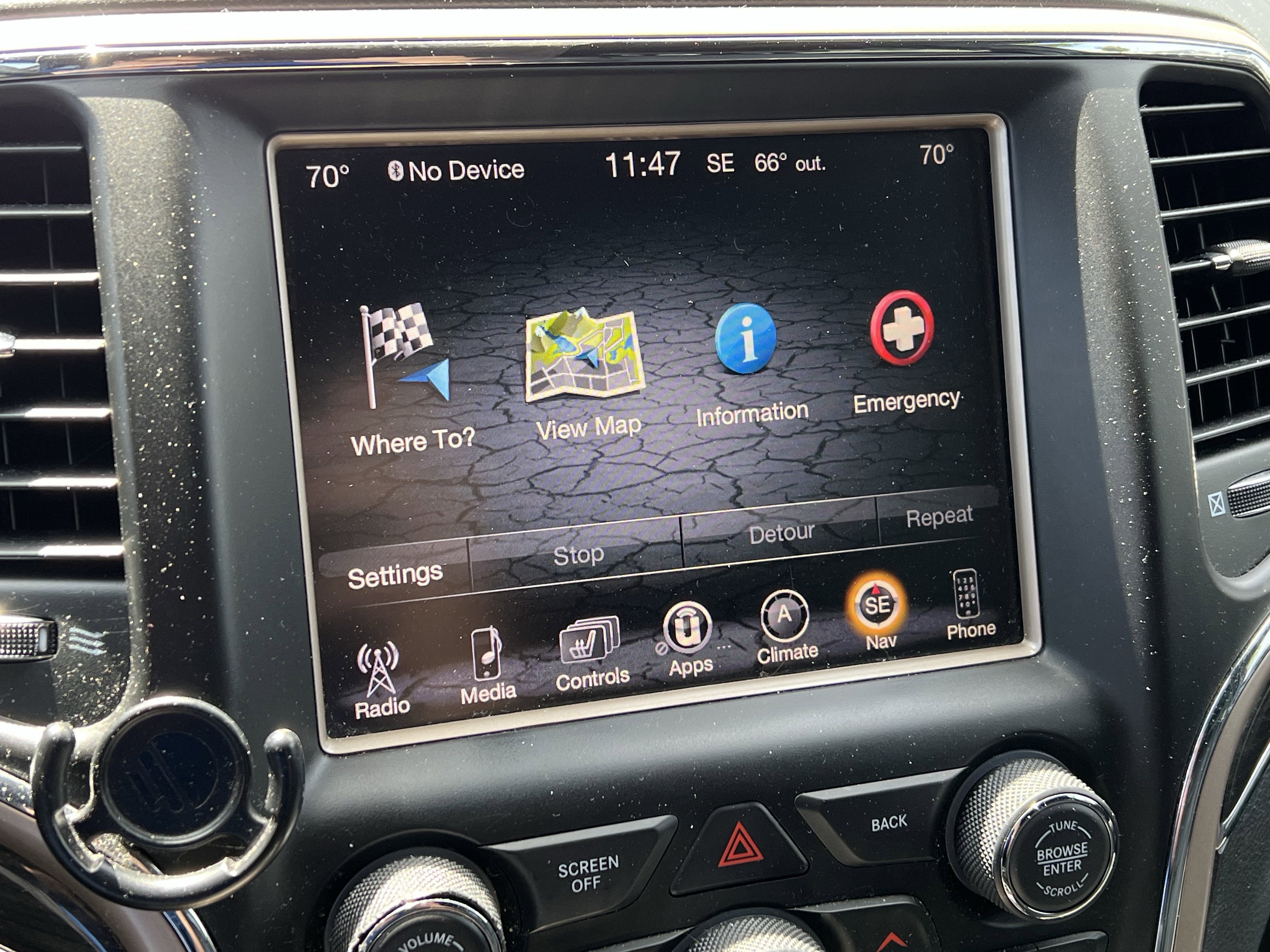 Used 2014 Jeep Grand Cherokee Overland w/ Advanced Technology Group AWD/4WD image 25
