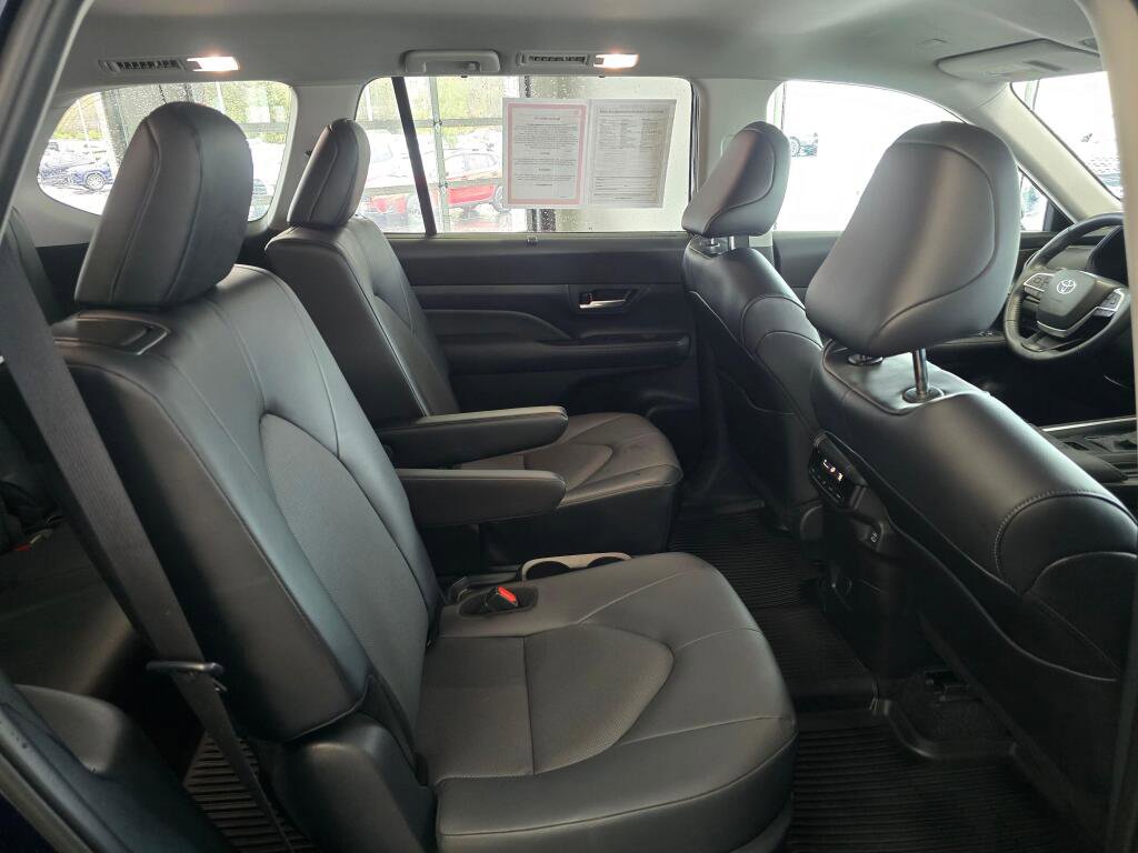 Certified 2024 Toyota Grand Highlander XLE image 44