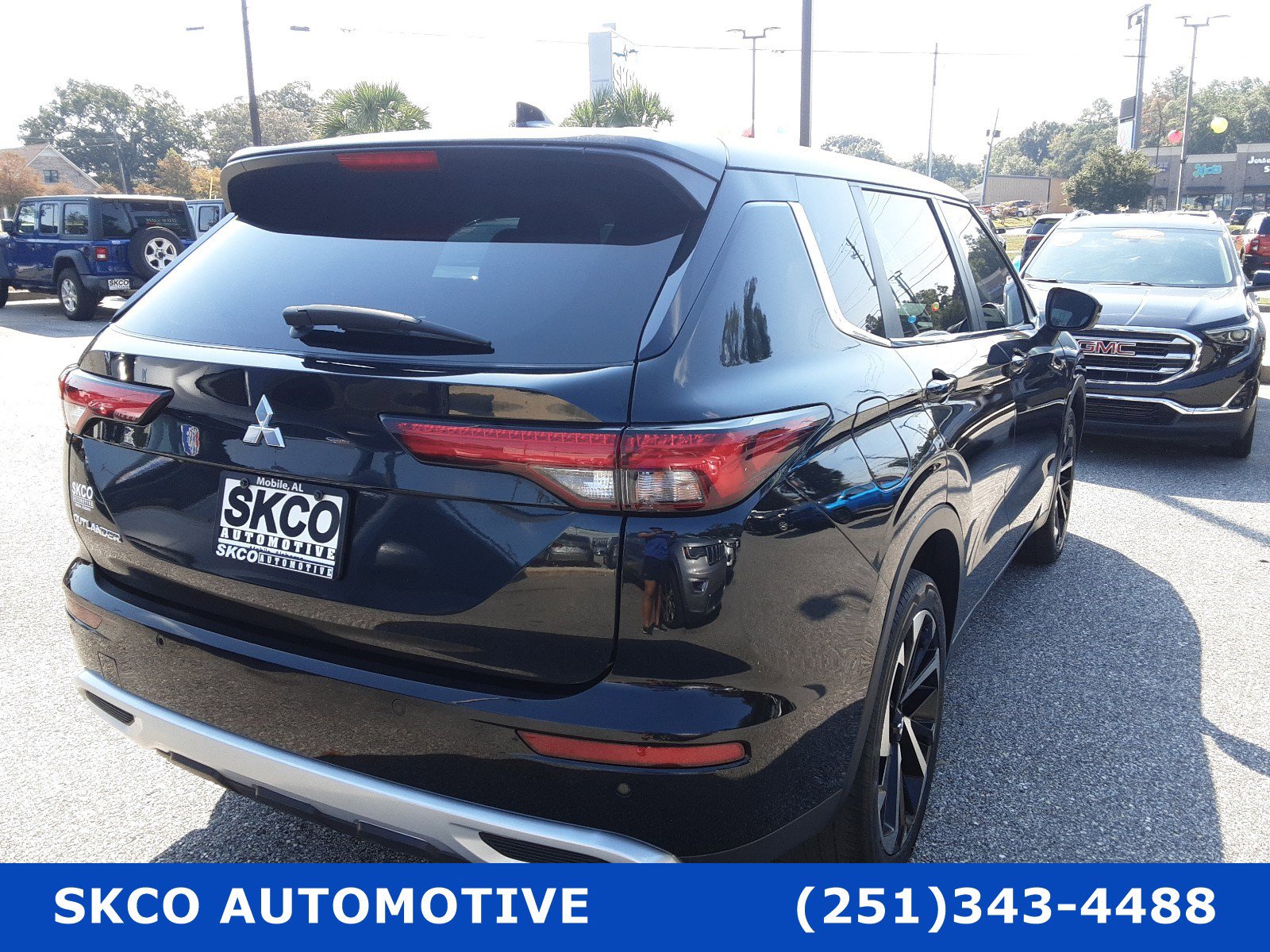 Used 2023 Mitsubishi Outlander SE Black Edition image 5
