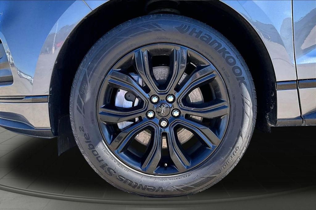 Used 2022 Ford Edge SE w/ Black Appearance Package image 9