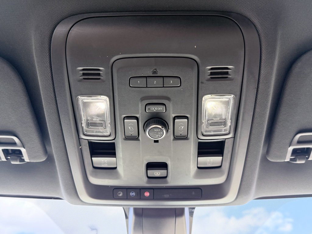 Used 2021 Chevrolet Suburban Premier w/ Premium Package image 17