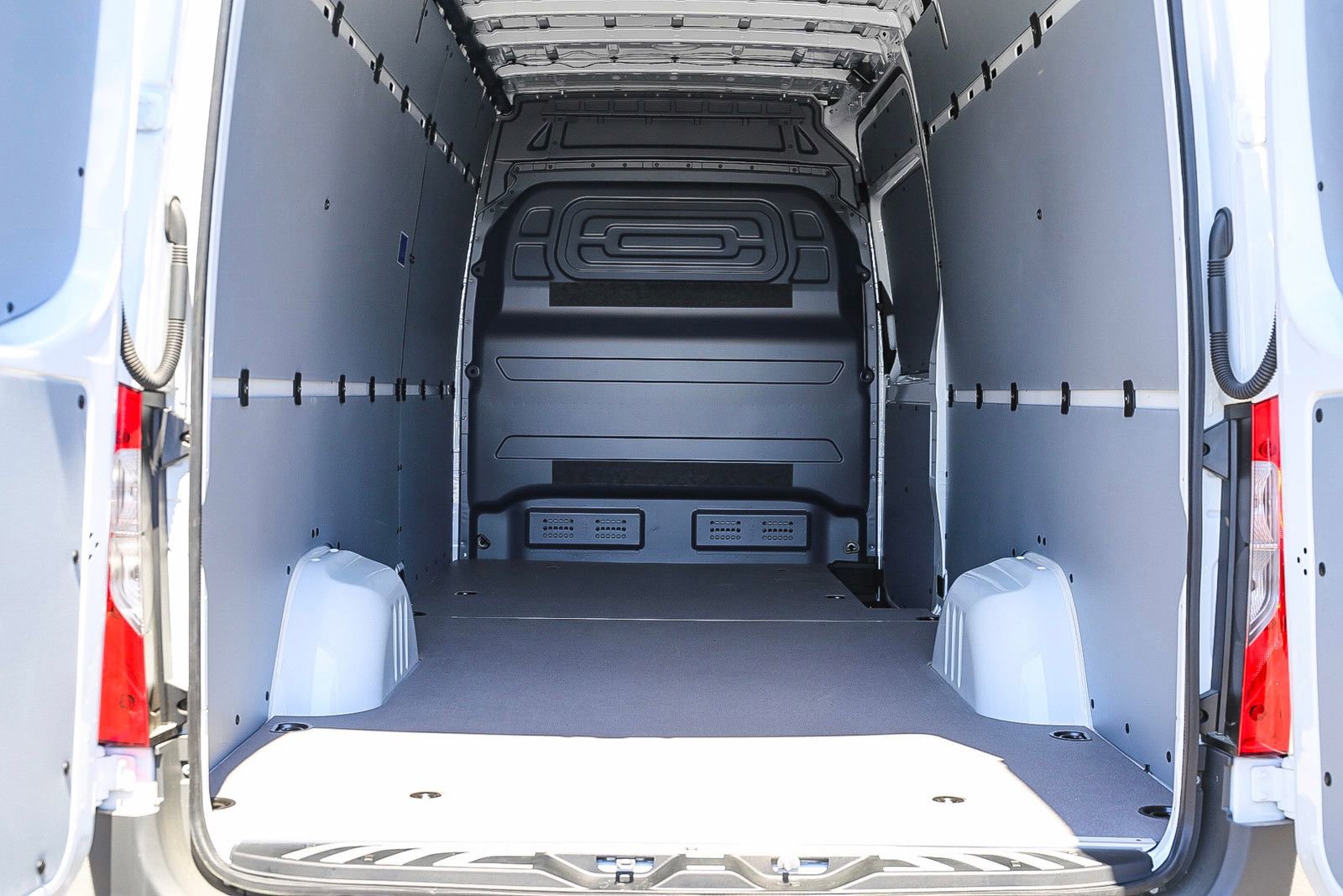 New 2024 Mercedes-Benz eSprinter 170 Cargo image 25