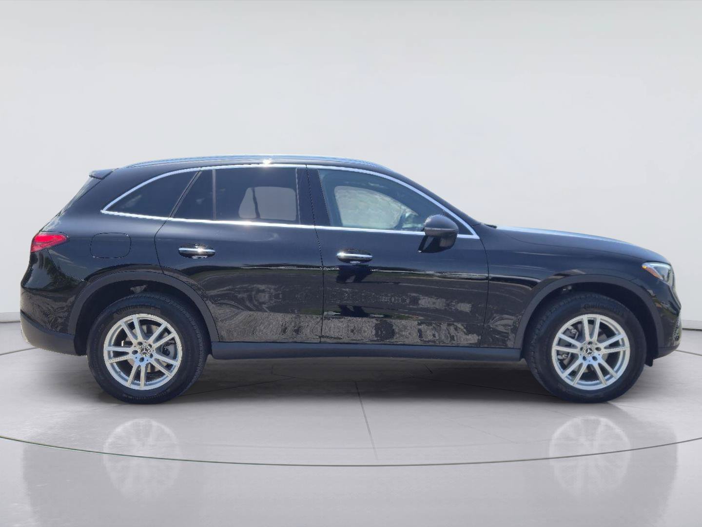 Used 2025 Mercedes-Benz GLC 300 4MATIC image 6