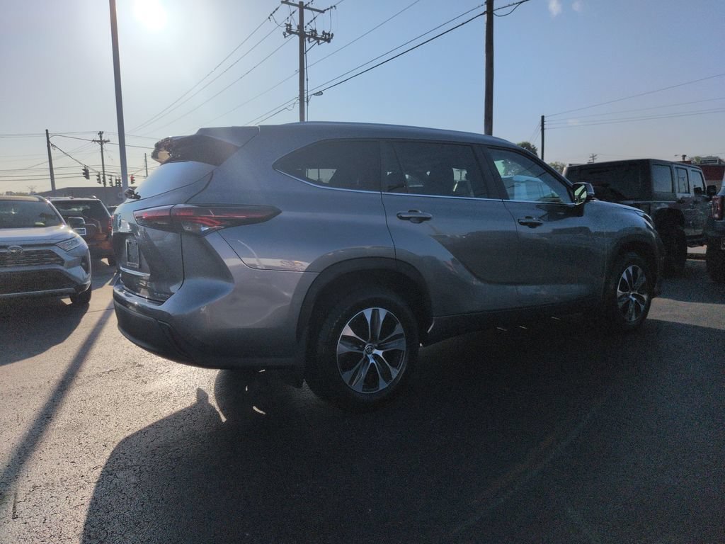 Certified 2025 Toyota Highlander XLE AWD/4WD image 5