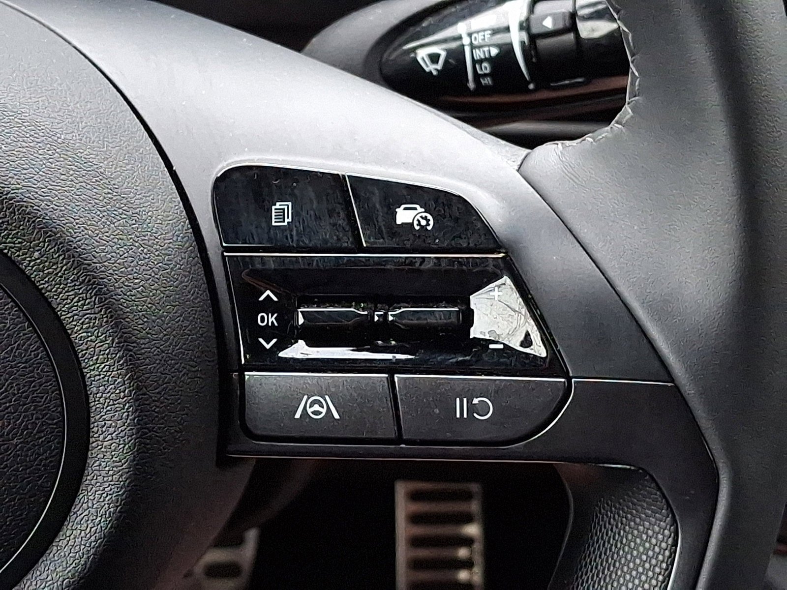 Certified 2025 Hyundai Elantra Sport FWD image 21