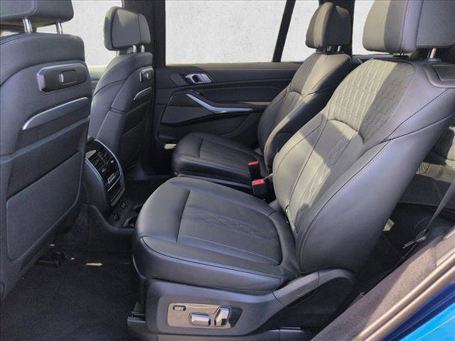Used 2025 BMW X7 M60i image 21