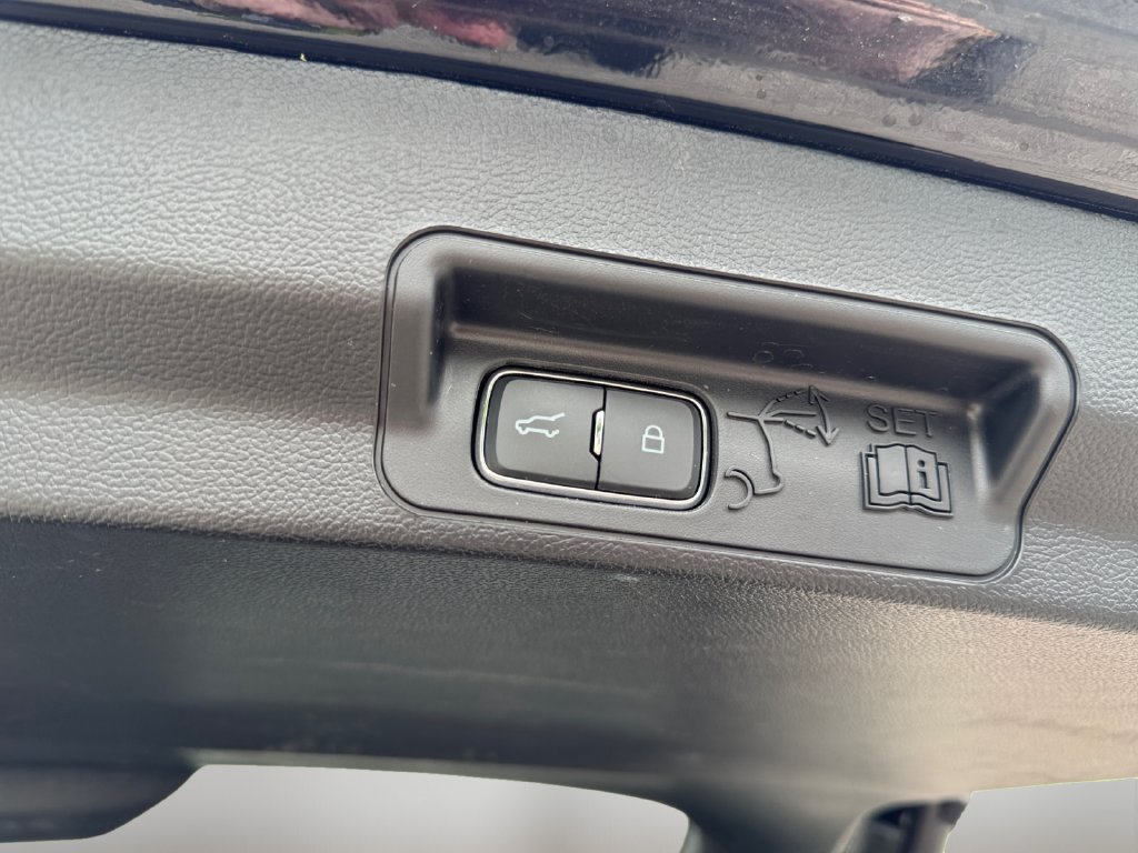 Used 2025 Ford Explorer ST-Line w/ ST-Line Street Pack AWD/4WD image 6