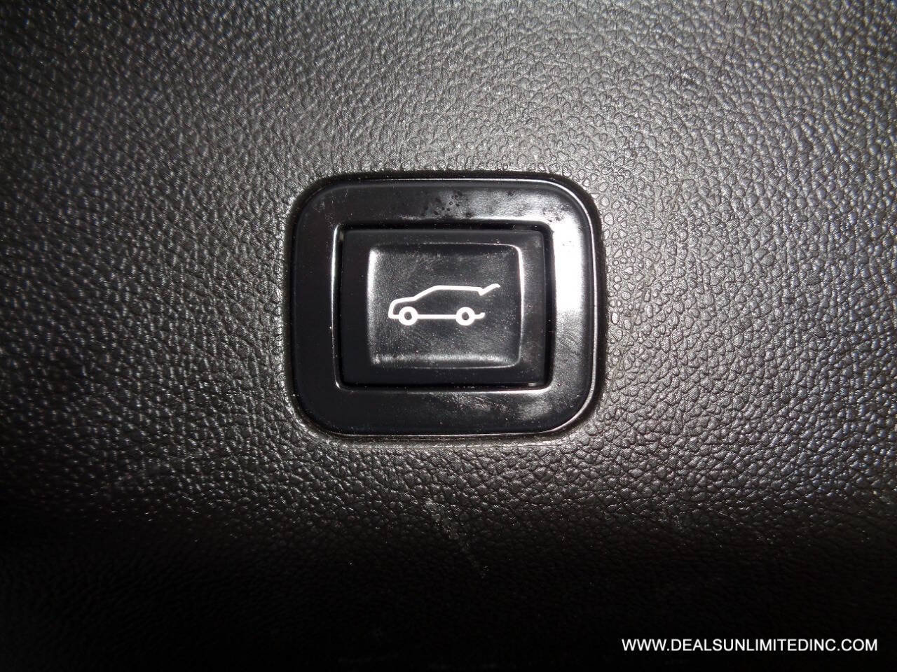 Used 2022 Chevrolet Suburban LT w/ LT Signature Plus Package AWD/4WD image 25
