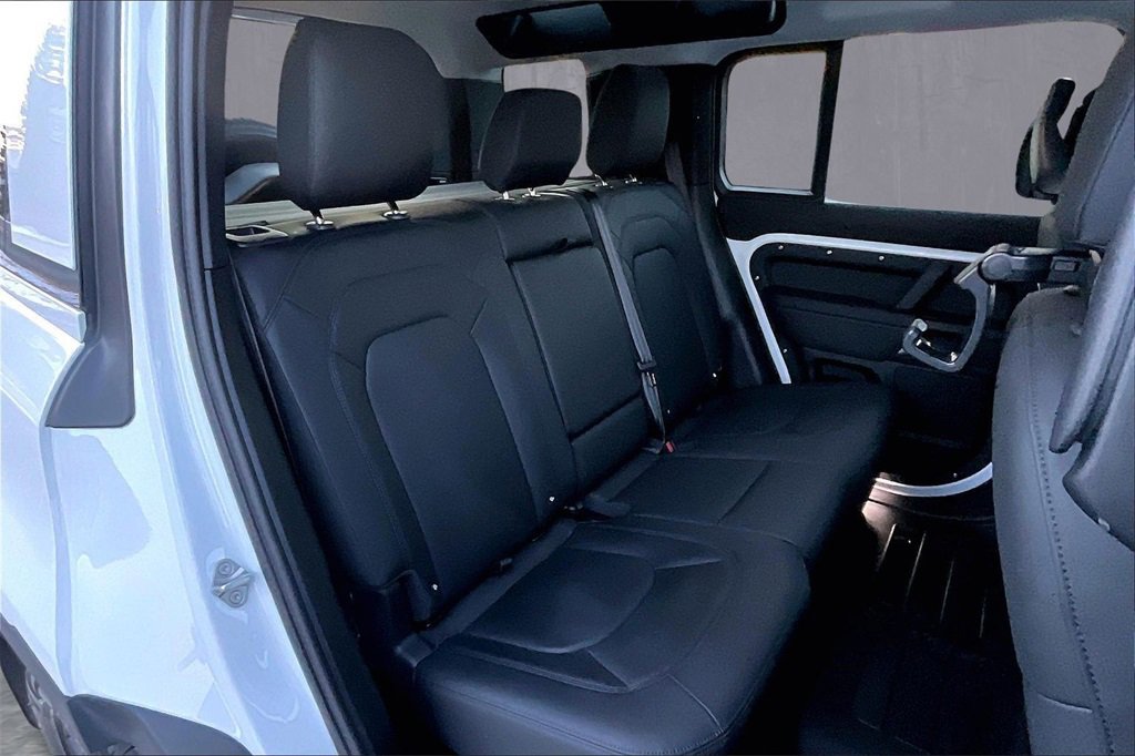 Used 2025 Land Rover Defender 110 S image 24