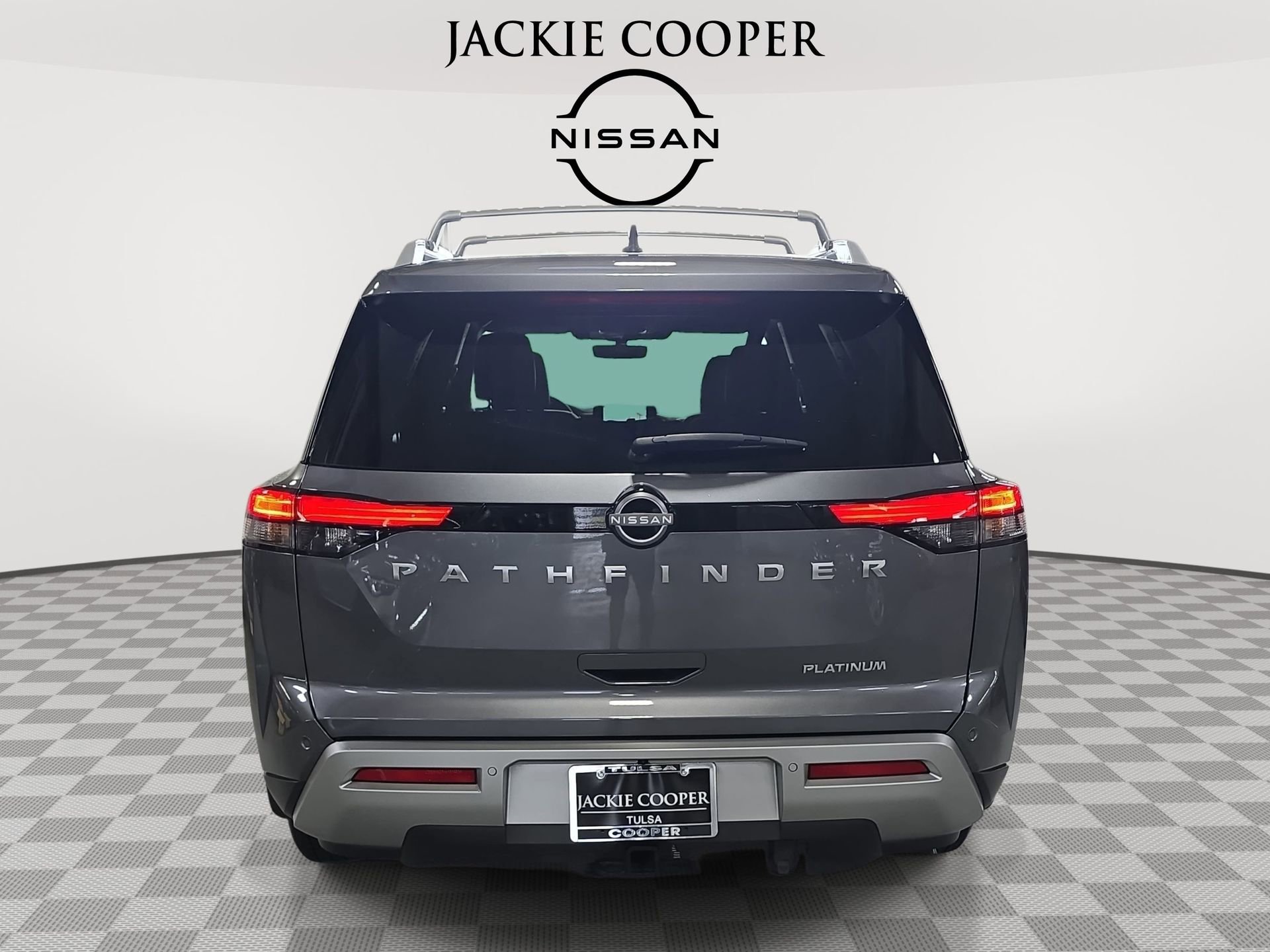 Used 2025 Nissan Pathfinder Platinum FWD image 6