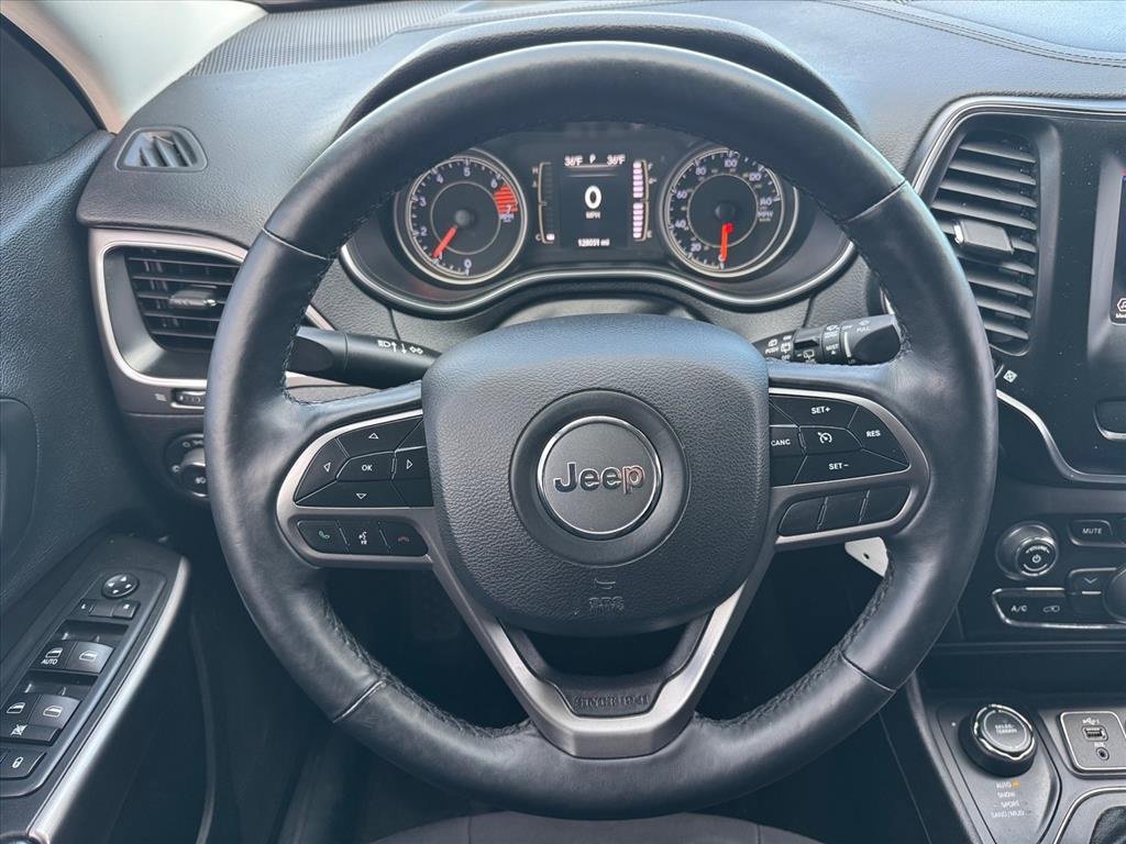 Used 2019 Jeep Cherokee Latitude w/ Cold Weather Group image 3