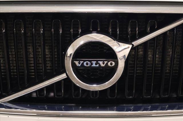 Used 2019 Volvo XC60 T6 Momentum w/ Multimedia Package image 30