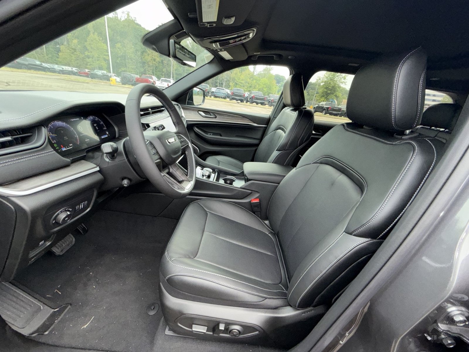 New 2026 Jeep Grand Cherokee Limited AWD/4WD image 13
