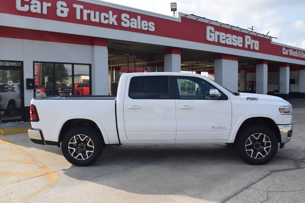 Used 2025 RAM 1500 Laramie AWD/4WD image 3