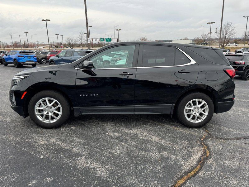 Used 2023 Chevrolet Equinox LT image 2