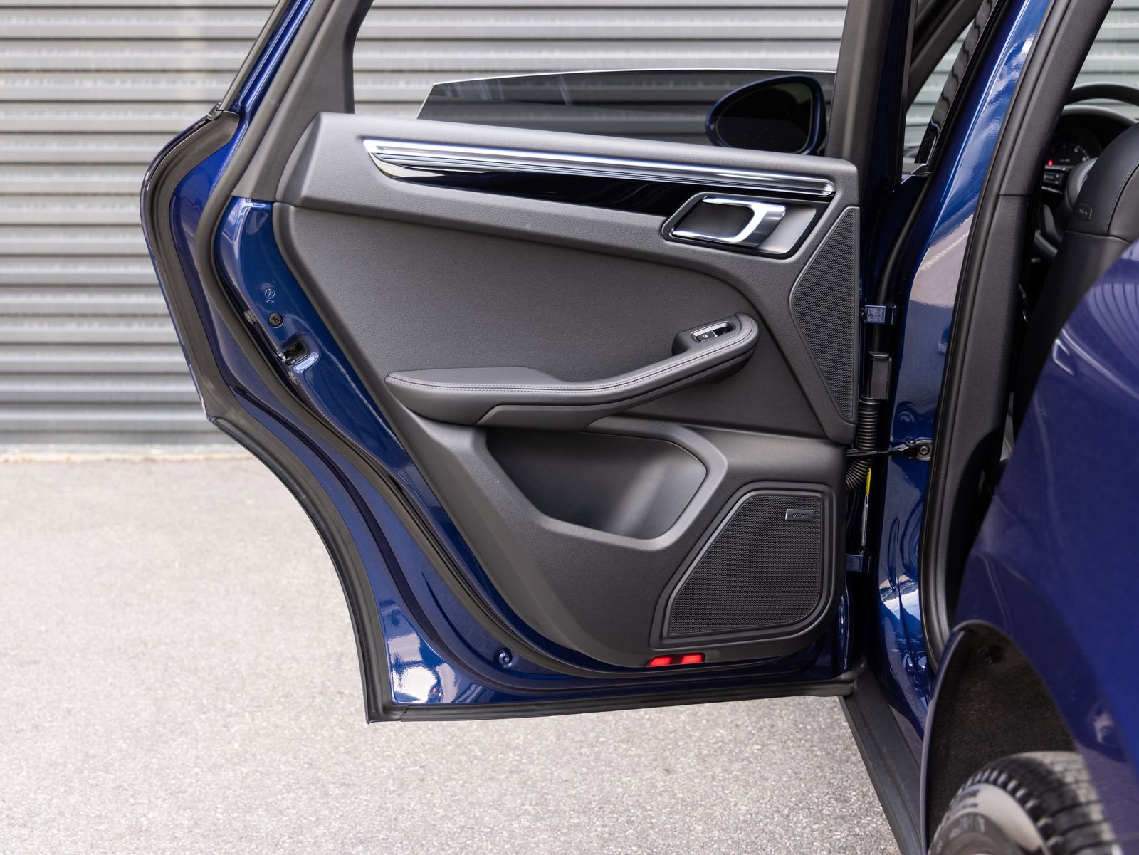 Certified 2025 Porsche Macan image 25